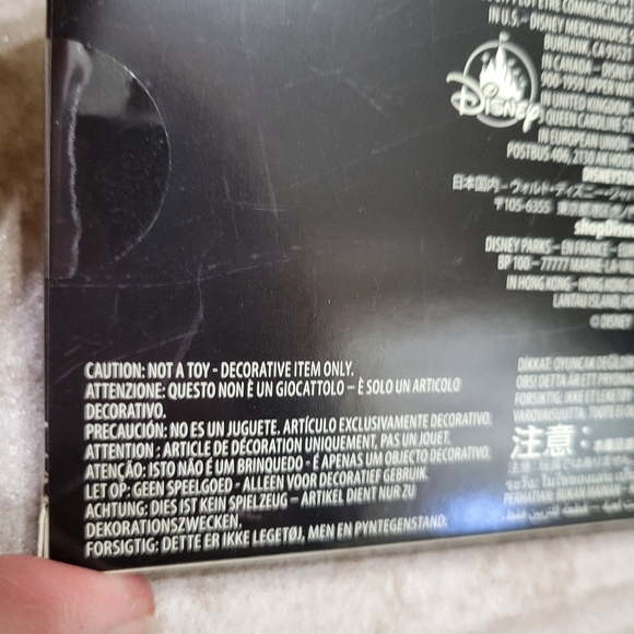 2/$25 Hocus Pocus Keys Collector Set of 2 Disney Store Collection Movie NEW - Picture 7 of 9